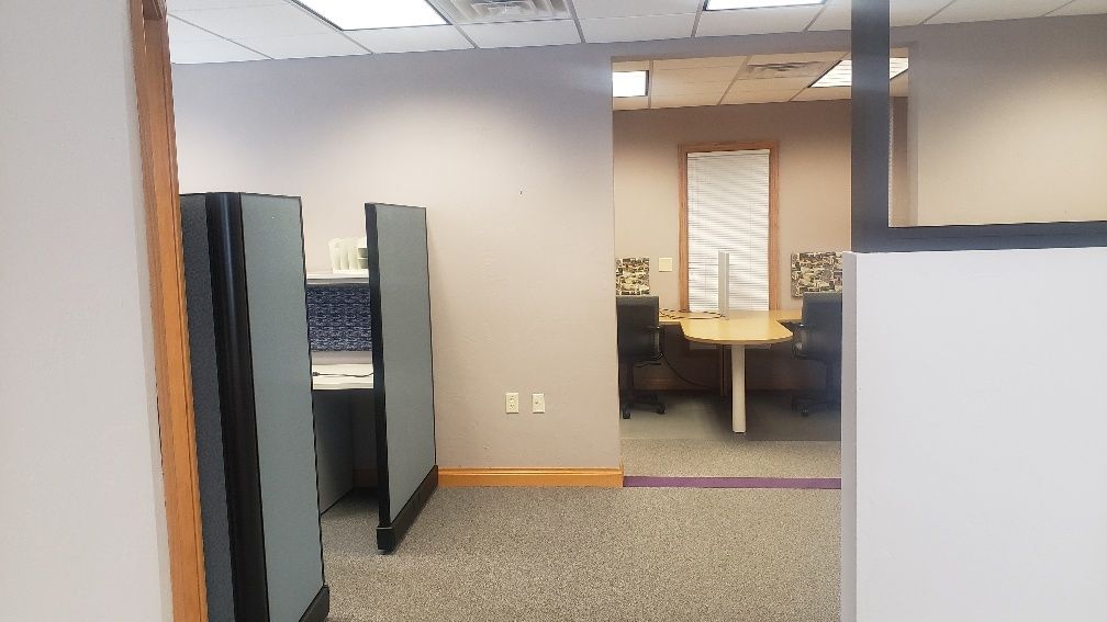 1,422 SF